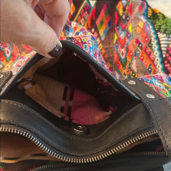 Guatemalan Huipil Embroidered fabric and leather tote - Picture 9 of 10